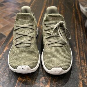 Cloud foam adidas shoe size 7